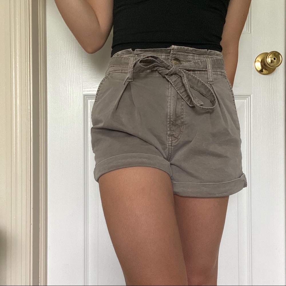 NWOT AE Twill Paper Bag Shorts